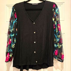 Kim & Cami Black Long Sleeve Blouse w Multi Colored Floral Detailing, Size M